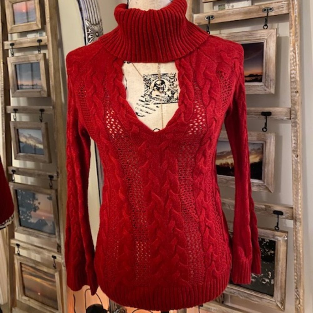 Well made sweater, warm, nice color